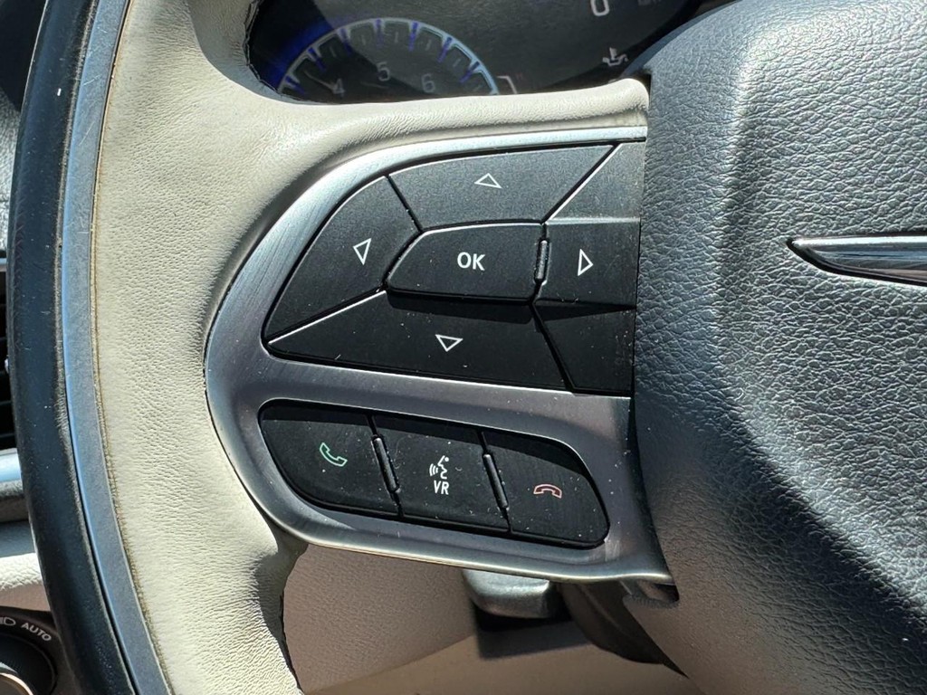 Chrysler Pacifica Vehicle Full-screen Gallery Image 20