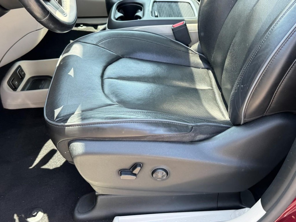 Chrysler Pacifica Vehicle Full-screen Gallery Image 28