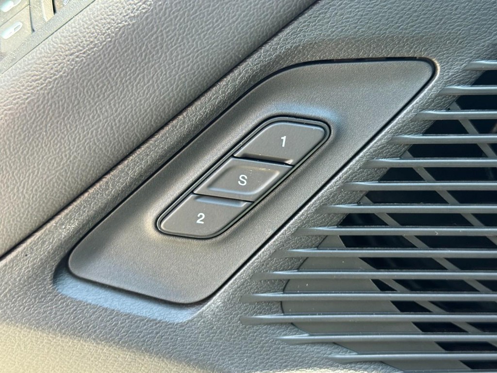 Dodge Charger Vehicle Full-screen Gallery Image 12