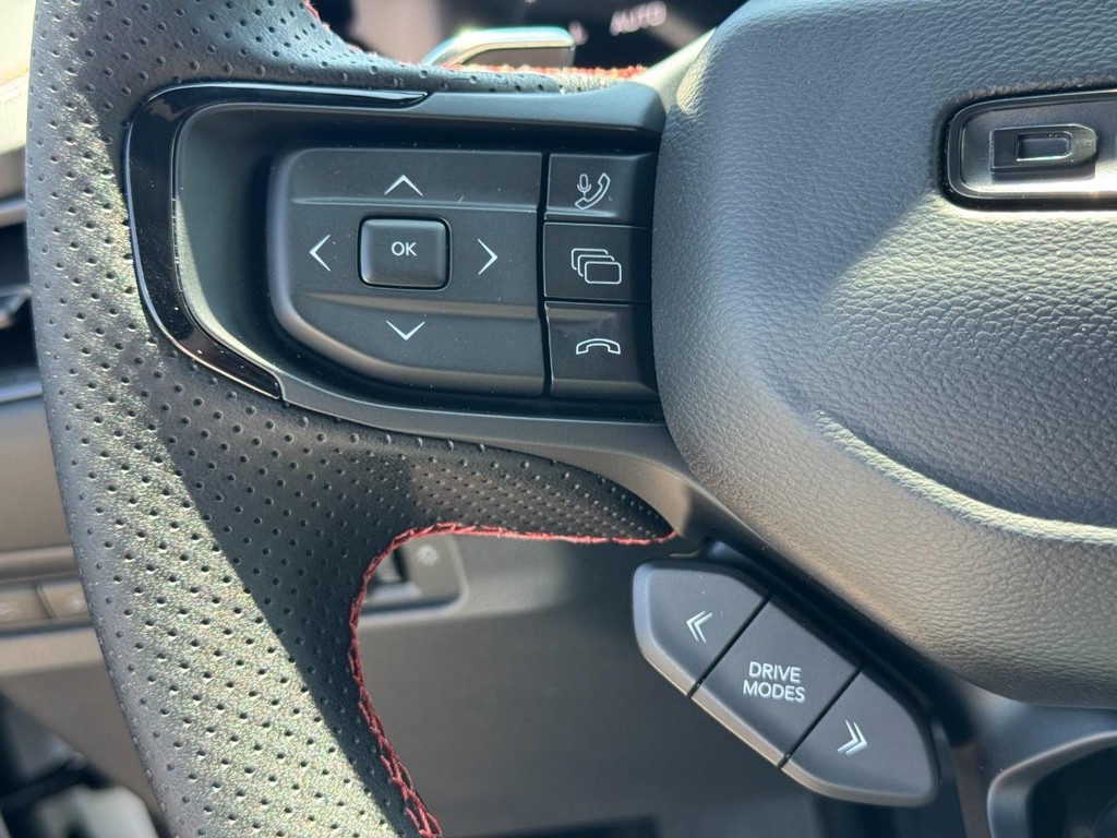 Dodge Charger Vehicle Full-screen Gallery Image 13