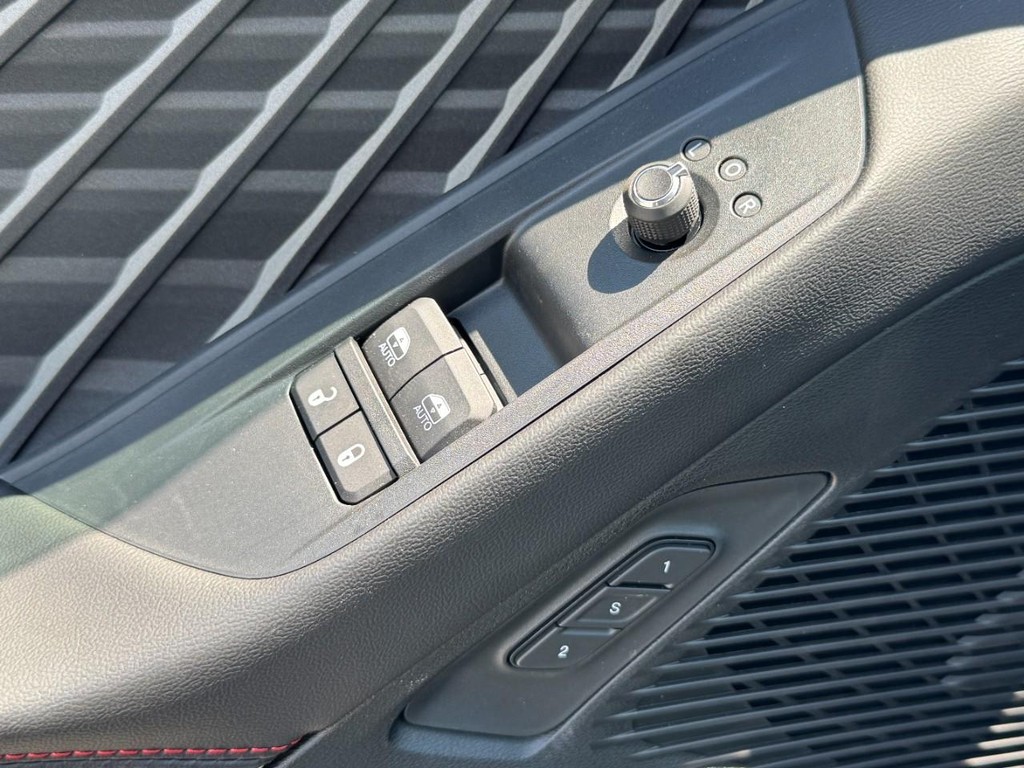 Dodge Charger Vehicle Full-screen Gallery Image 19