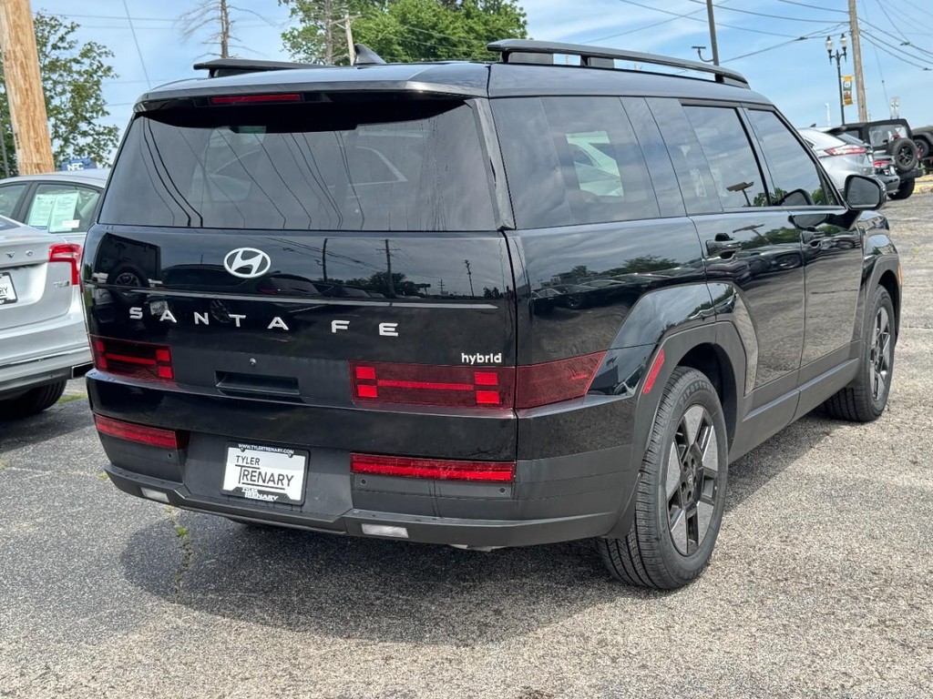 Hyundai Santa Fe Hybrid Vehicle Full-screen Gallery Image 04