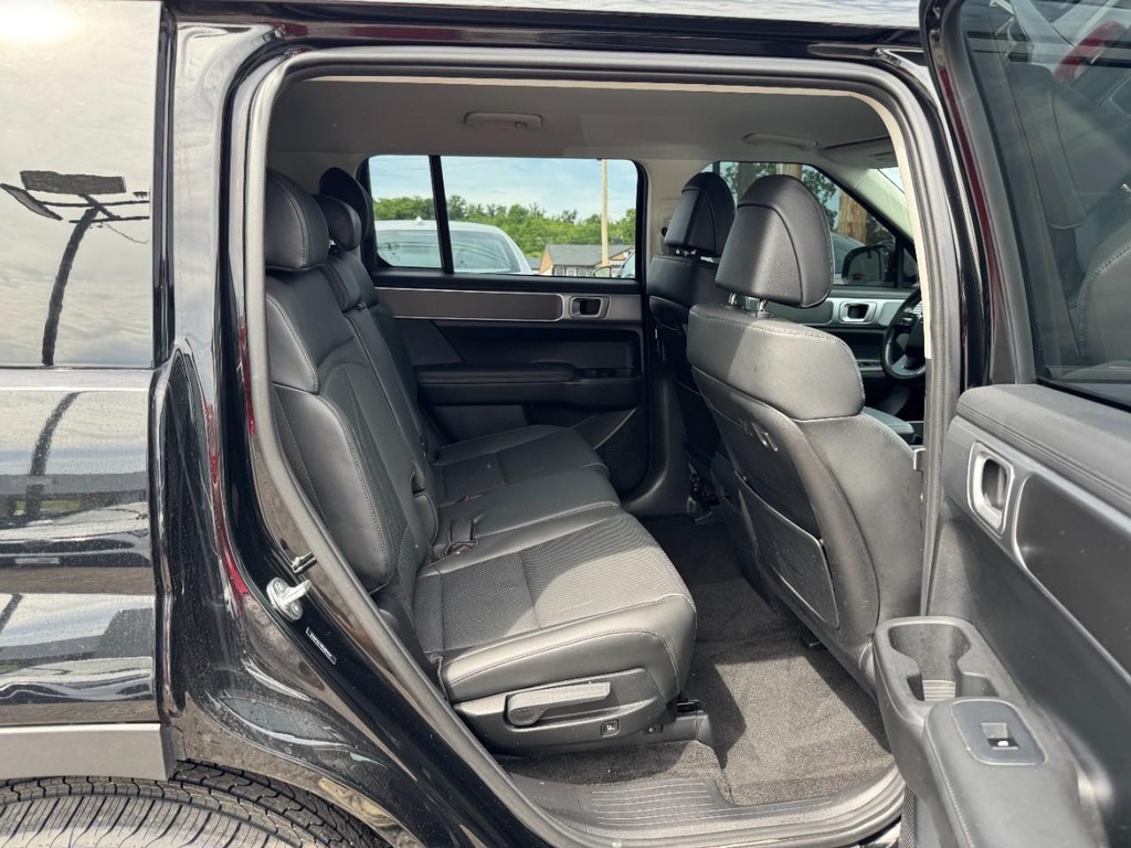 Hyundai Santa Fe Hybrid Vehicle Full-screen Gallery Image 12