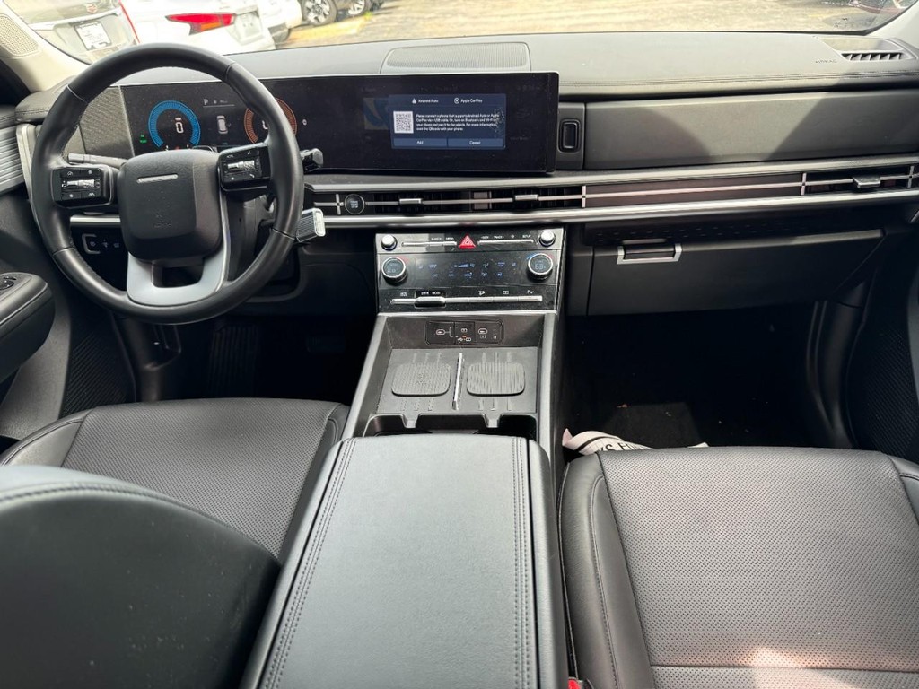 Hyundai Santa Fe Hybrid Vehicle Full-screen Gallery Image 13