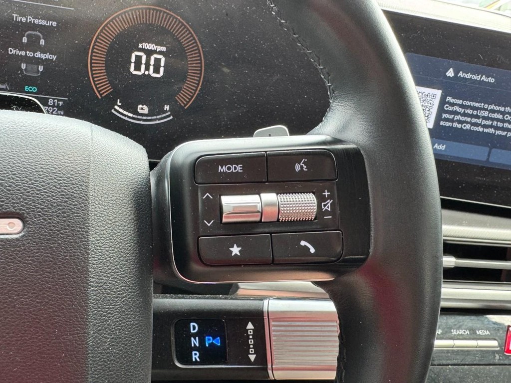 Hyundai Santa Fe Hybrid Vehicle Full-screen Gallery Image 19