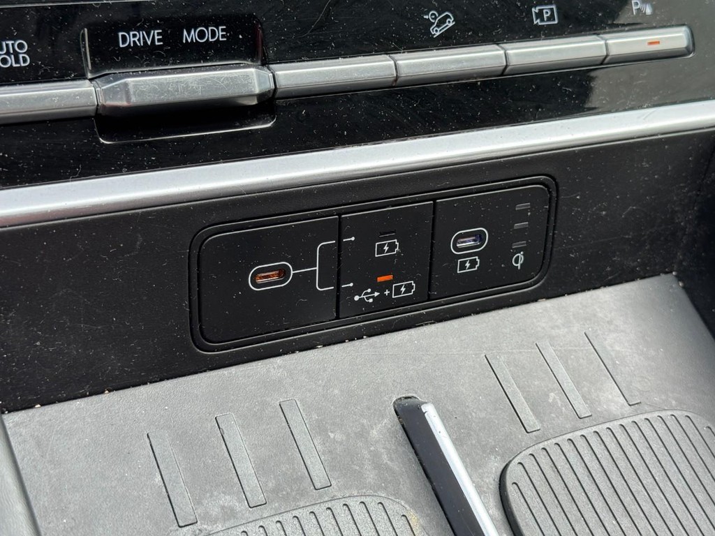 Hyundai Santa Fe Hybrid Vehicle Full-screen Gallery Image 21