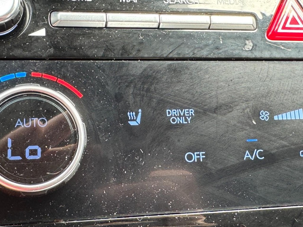 Hyundai Santa Fe Hybrid Vehicle Full-screen Gallery Image 22