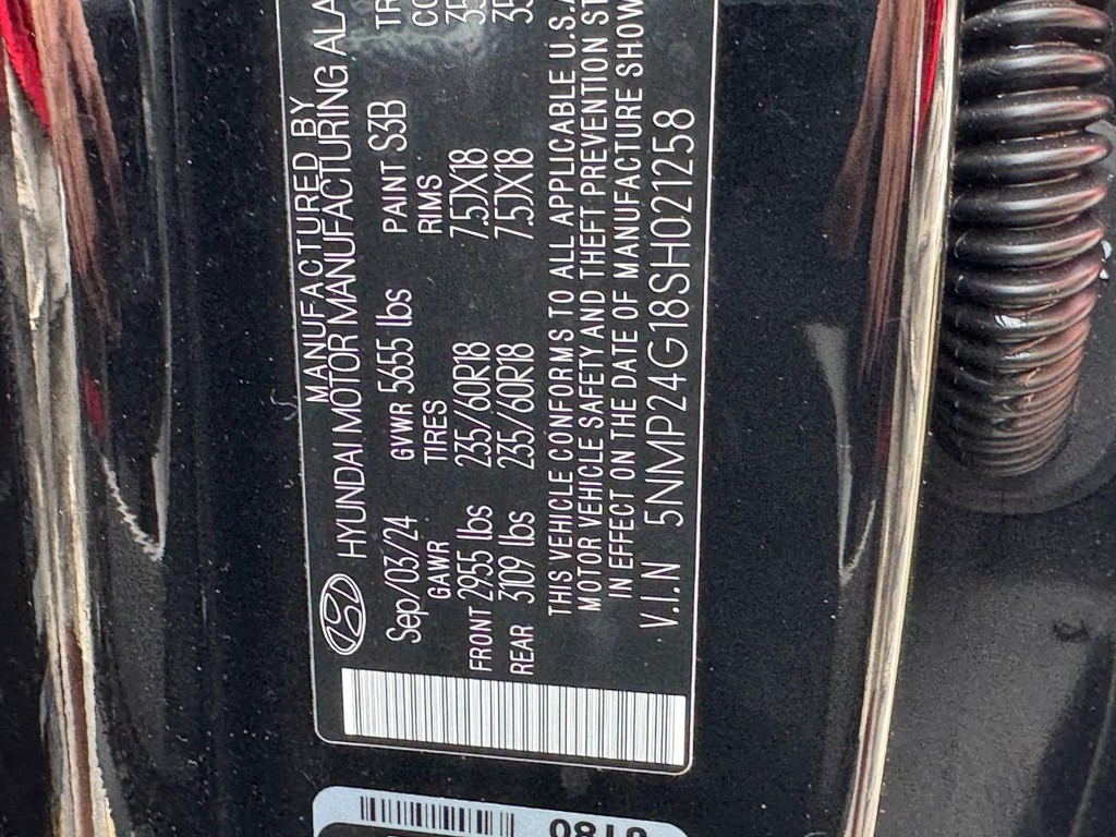 Hyundai Santa Fe Hybrid Vehicle Full-screen Gallery Image 26