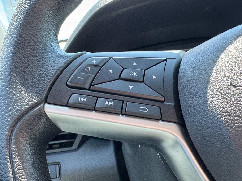 Nissan Altima Vehicle Full-screen Gallery Image 18