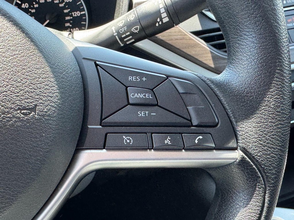 Nissan Altima Vehicle Full-screen Gallery Image 19