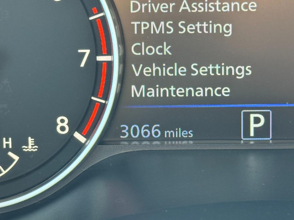 Nissan Altima Vehicle Full-screen Gallery Image 20