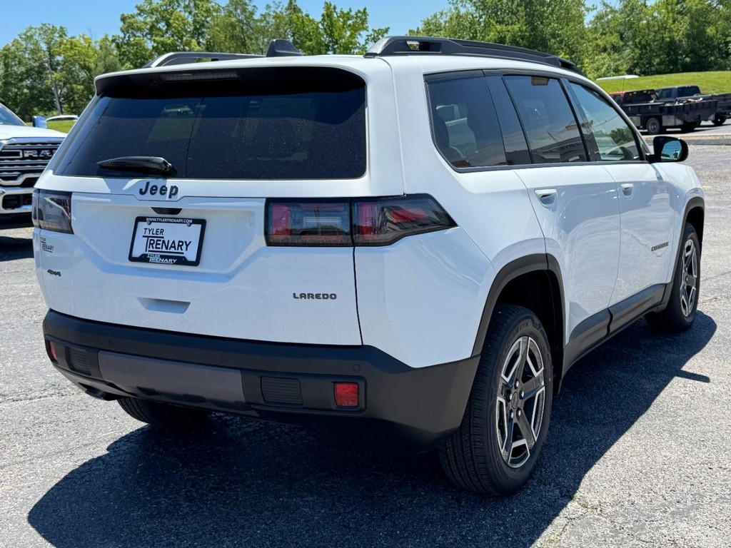 Jeep Cherokee Vehicle Full-screen Gallery Image 04