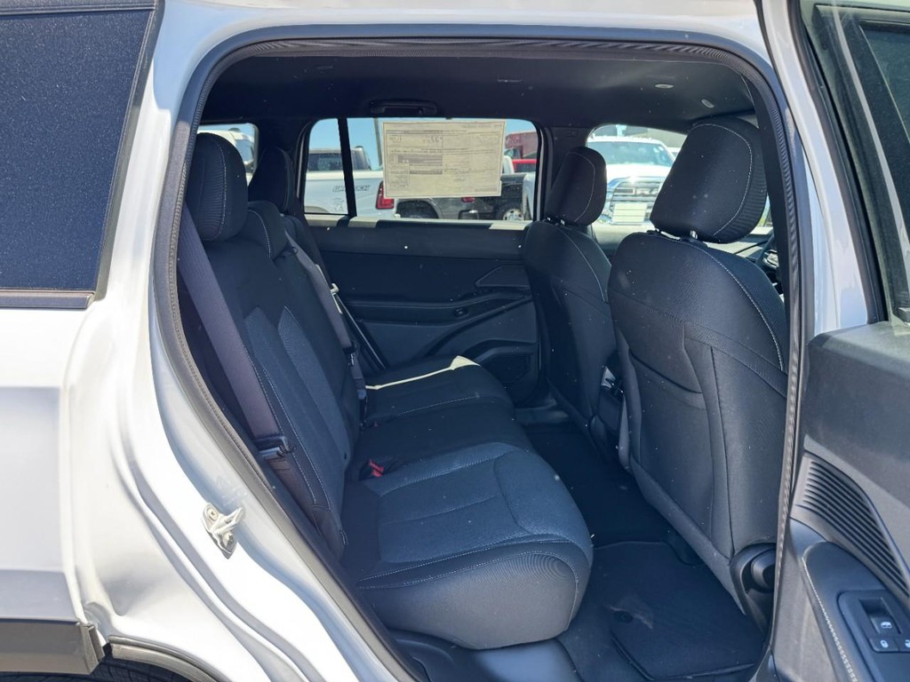 Jeep Cherokee Vehicle Full-screen Gallery Image 06