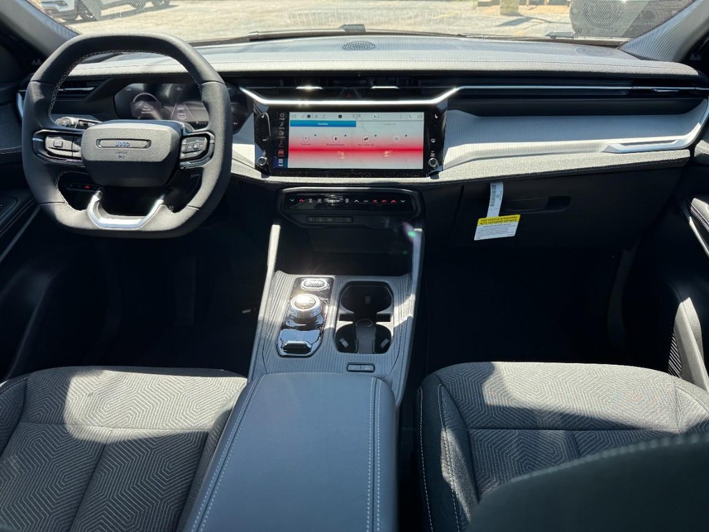 Jeep Cherokee Vehicle Full-screen Gallery Image 07