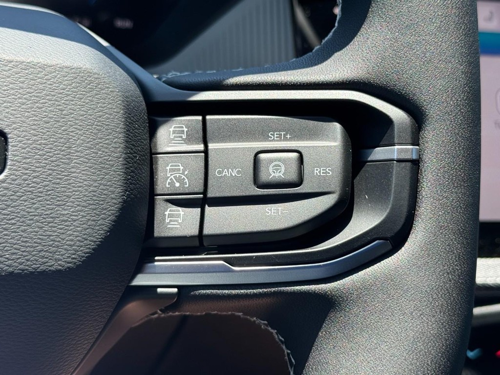 Jeep Cherokee Vehicle Full-screen Gallery Image 13