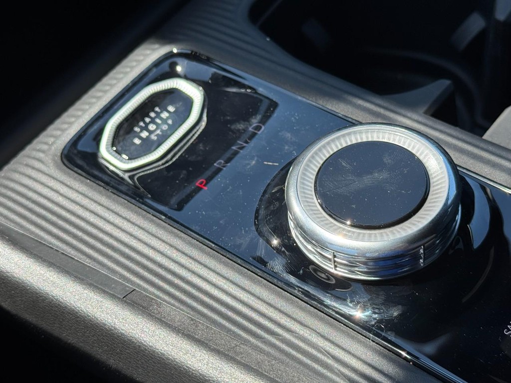 Jeep Cherokee Vehicle Full-screen Gallery Image 14