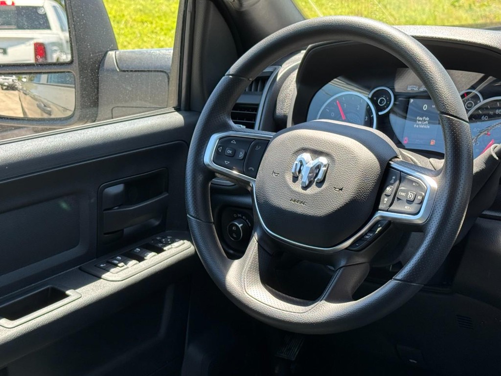 Ram 2500 Vehicle Full-screen Gallery Image 09
