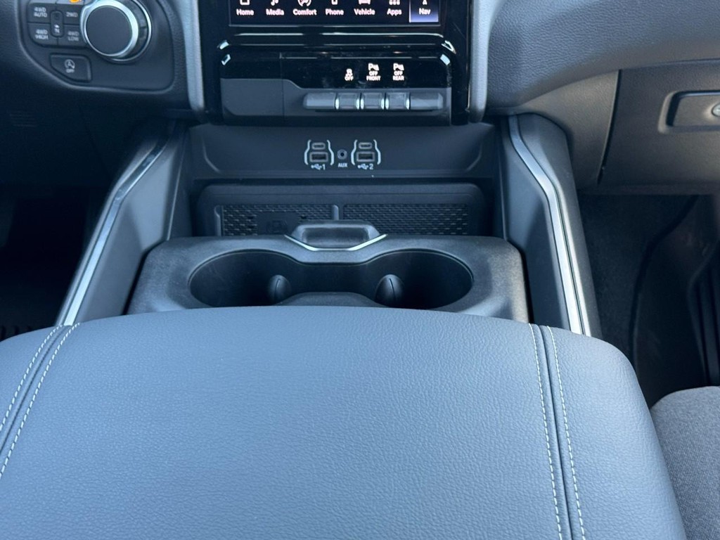 Ram 1500 Vehicle Full-screen Gallery Image 11