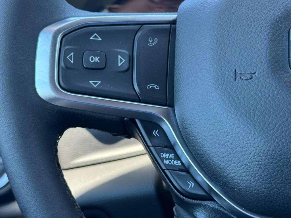 Ram 1500 Vehicle Full-screen Gallery Image 12