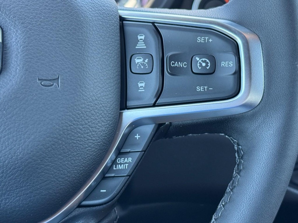 Ram 1500 Vehicle Full-screen Gallery Image 13