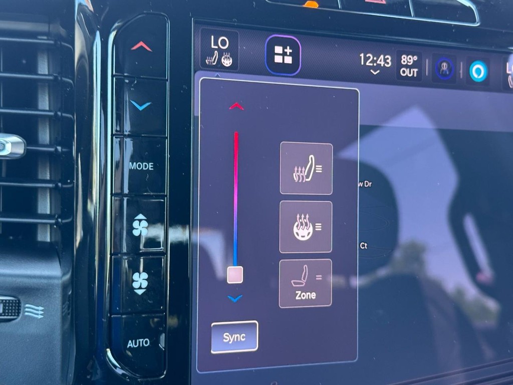 Ram 1500 Vehicle Full-screen Gallery Image 14