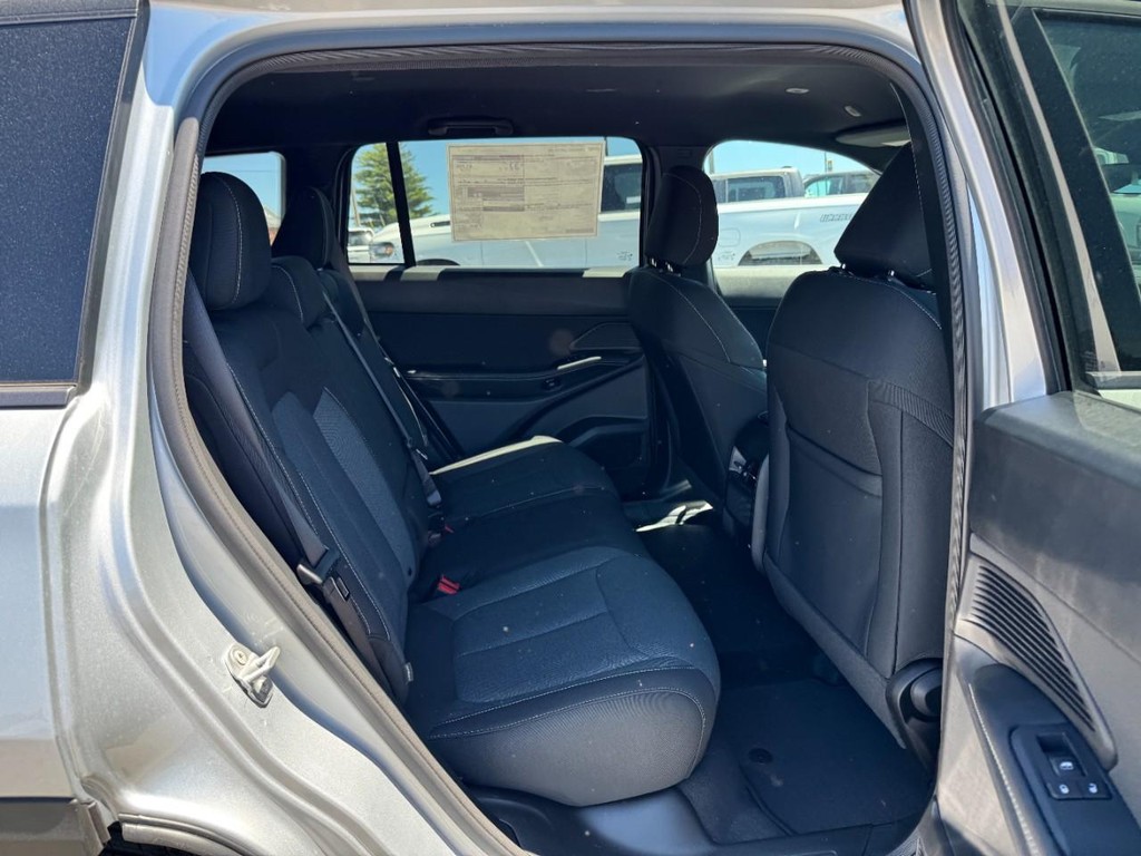 Jeep Cherokee Vehicle Full-screen Gallery Image 06