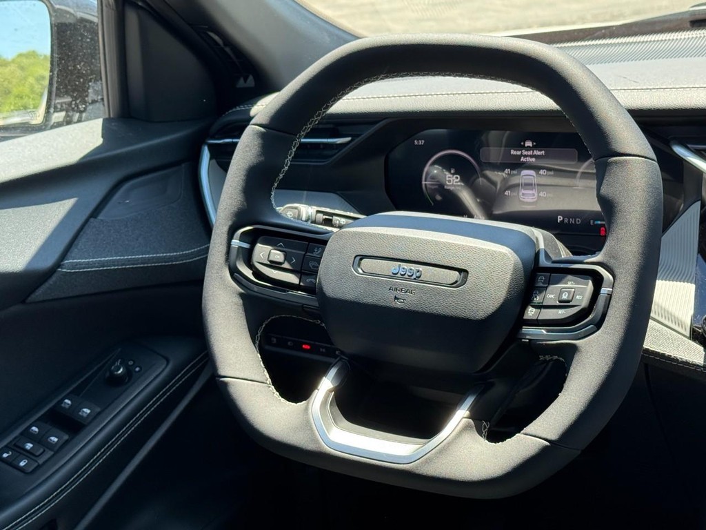 Jeep Cherokee Vehicle Full-screen Gallery Image 09