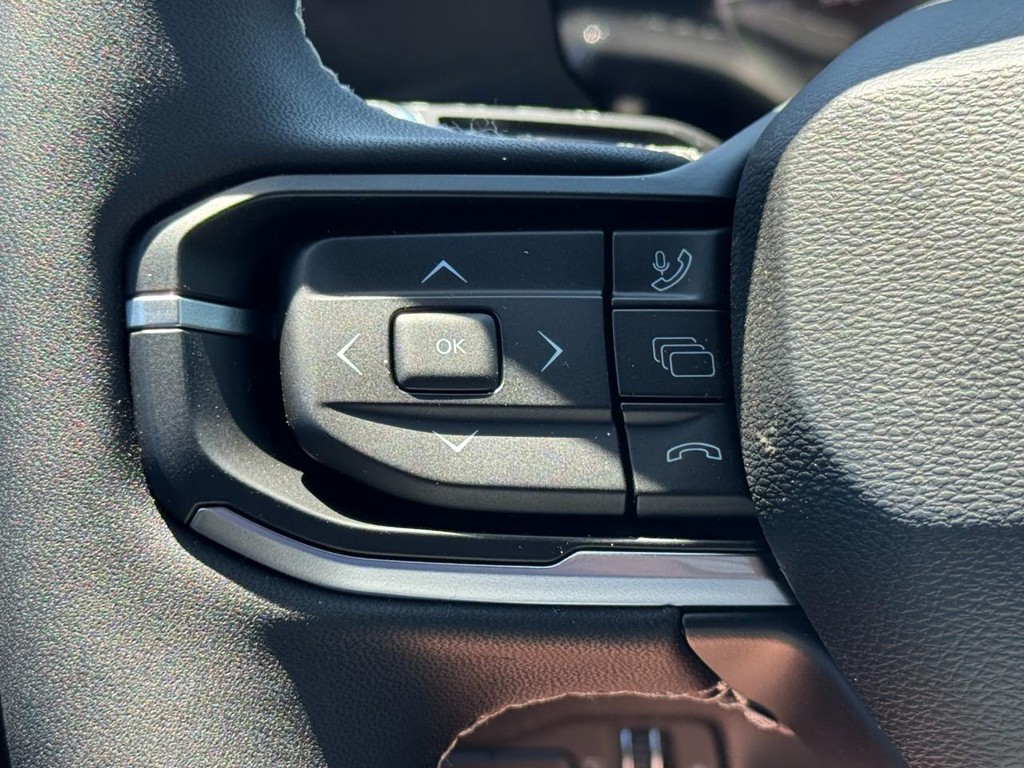 Jeep Cherokee Vehicle Full-screen Gallery Image 12