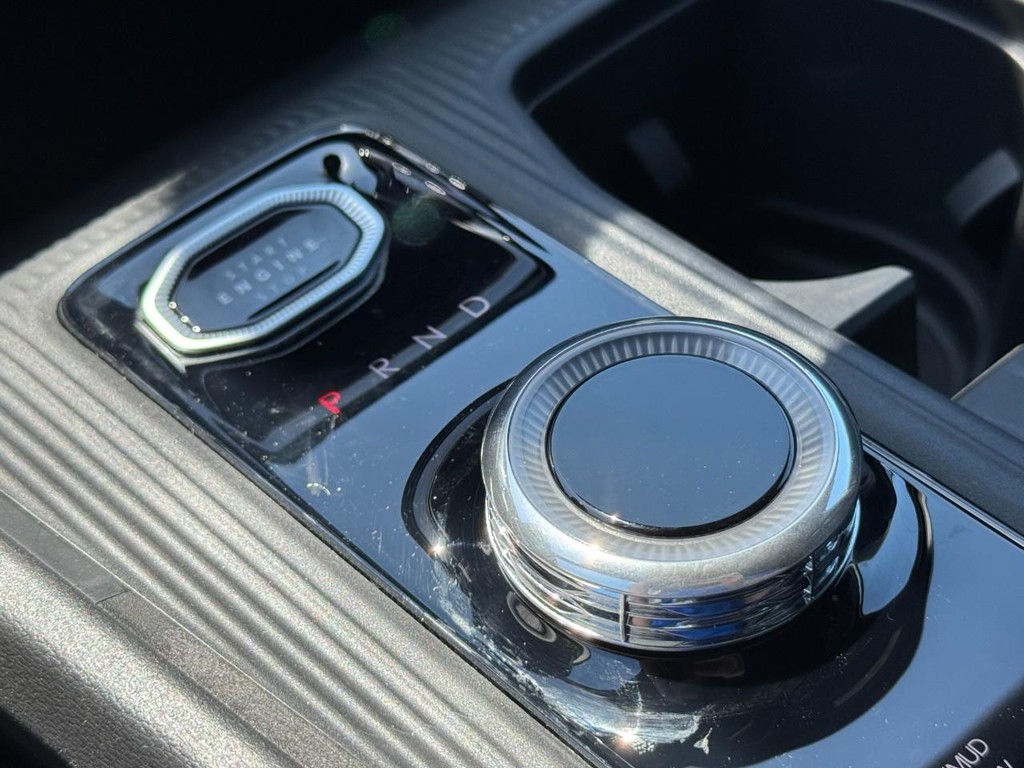 Jeep Cherokee Vehicle Full-screen Gallery Image 14