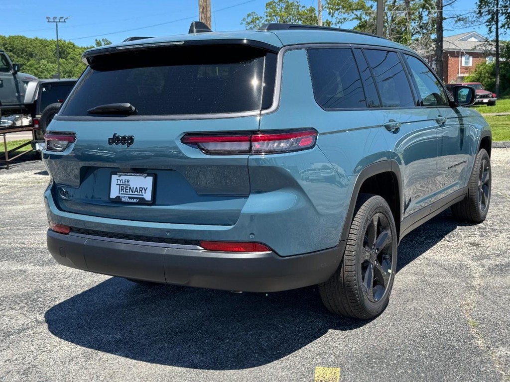 Jeep Grand Cherokee L Vehicle Full-screen Gallery Image 04