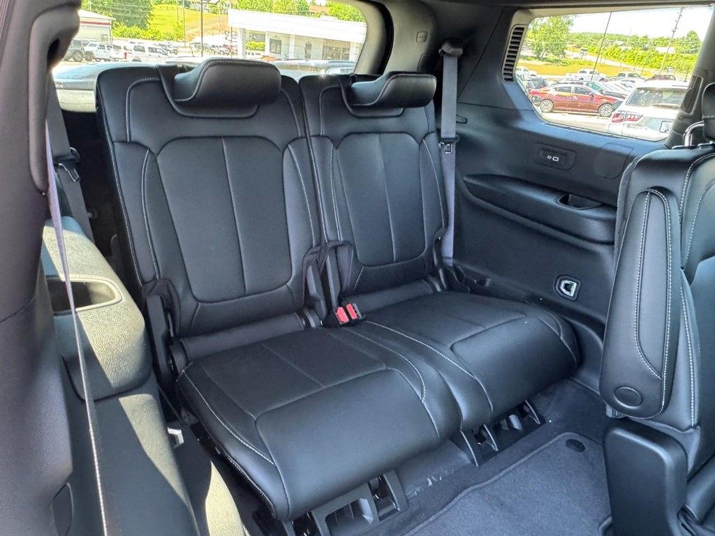 Jeep Grand Cherokee L Vehicle Full-screen Gallery Image 07