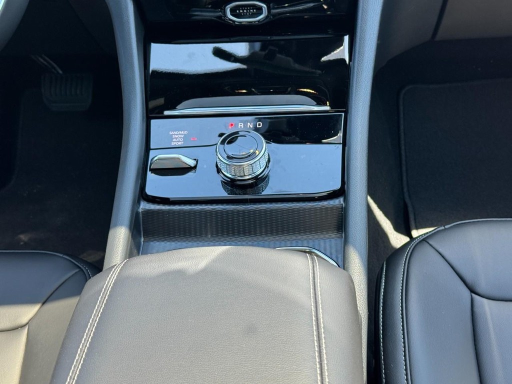 Jeep Grand Cherokee L Vehicle Full-screen Gallery Image 12