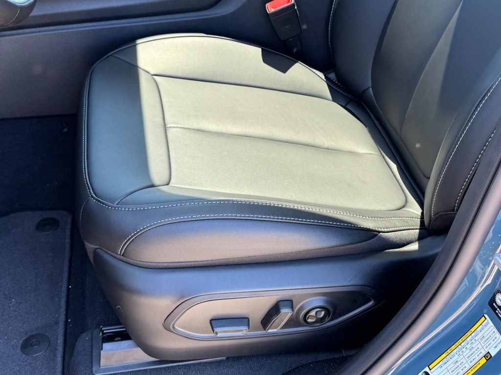Jeep Grand Cherokee L Vehicle Full-screen Gallery Image 20