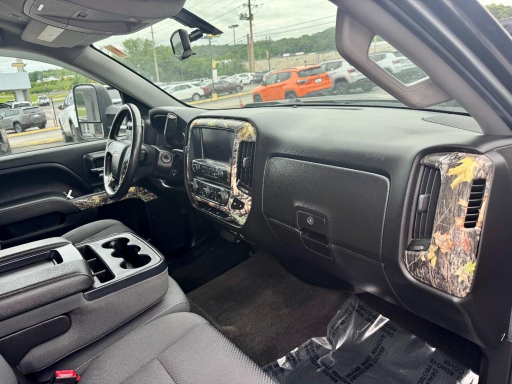 Chevrolet Silverado 1500 Vehicle Full-screen Gallery Image 02