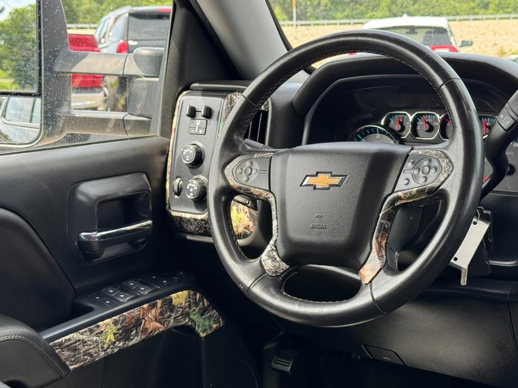 Chevrolet Silverado 1500 Vehicle Full-screen Gallery Image 14