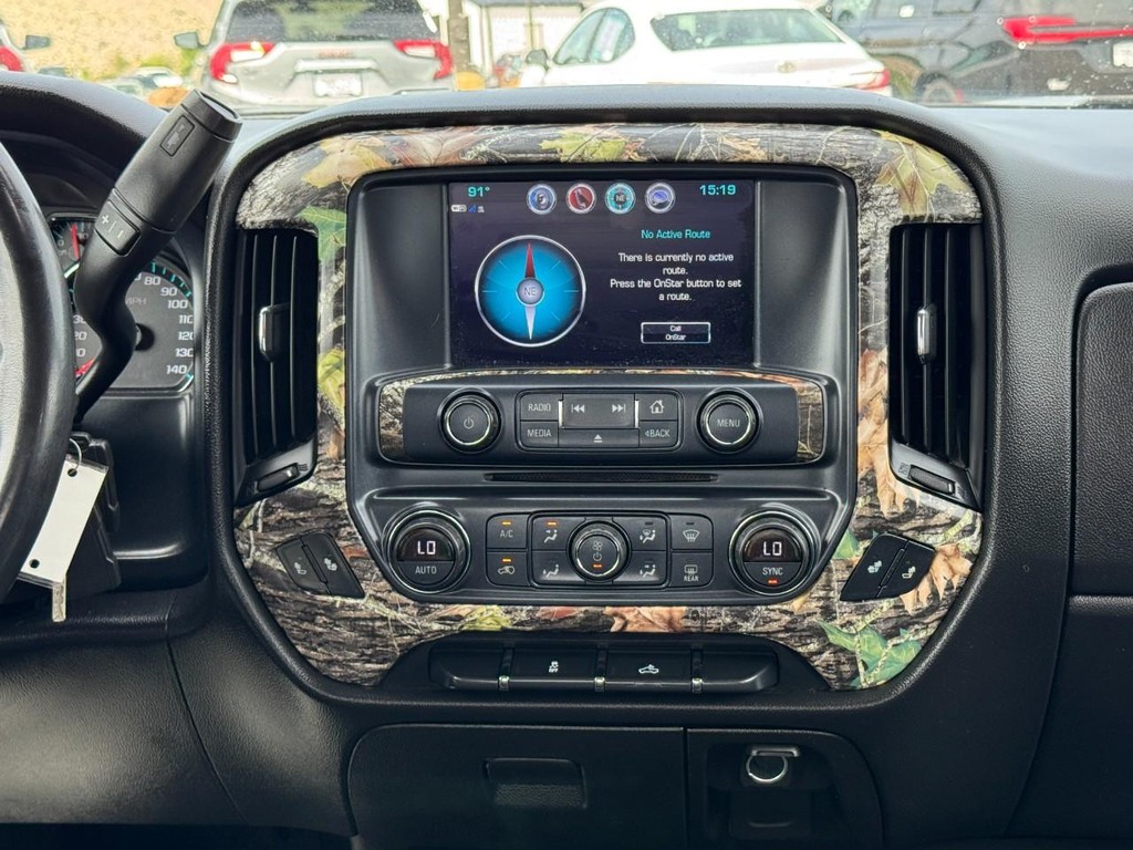Chevrolet Silverado 1500 Vehicle Full-screen Gallery Image 15