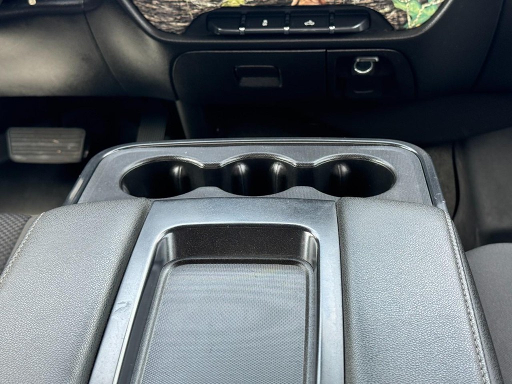 Chevrolet Silverado 1500 Vehicle Full-screen Gallery Image 16