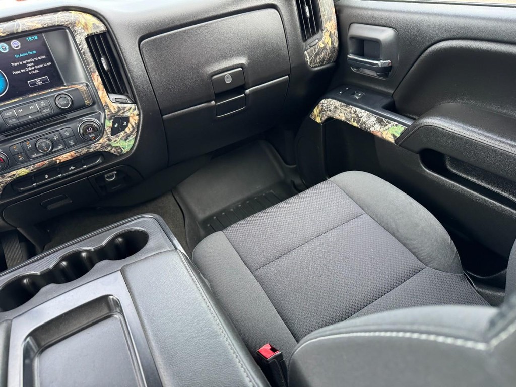 Chevrolet Silverado 1500 Vehicle Full-screen Gallery Image 17