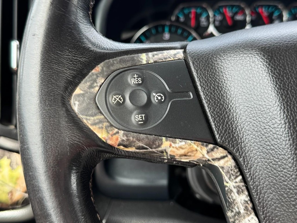 Chevrolet Silverado 1500 Vehicle Full-screen Gallery Image 18