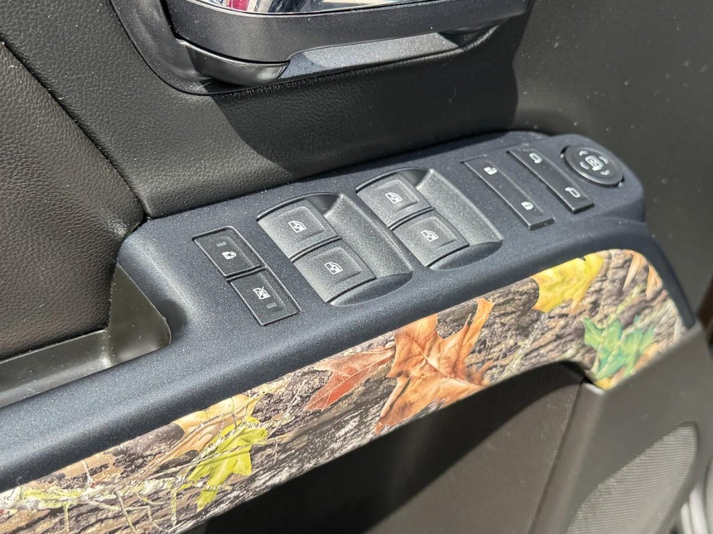 Chevrolet Silverado 1500 Vehicle Full-screen Gallery Image 23