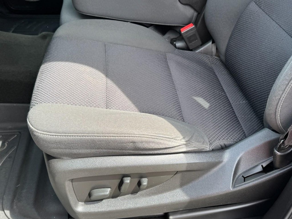 Chevrolet Silverado 1500 Vehicle Full-screen Gallery Image 24