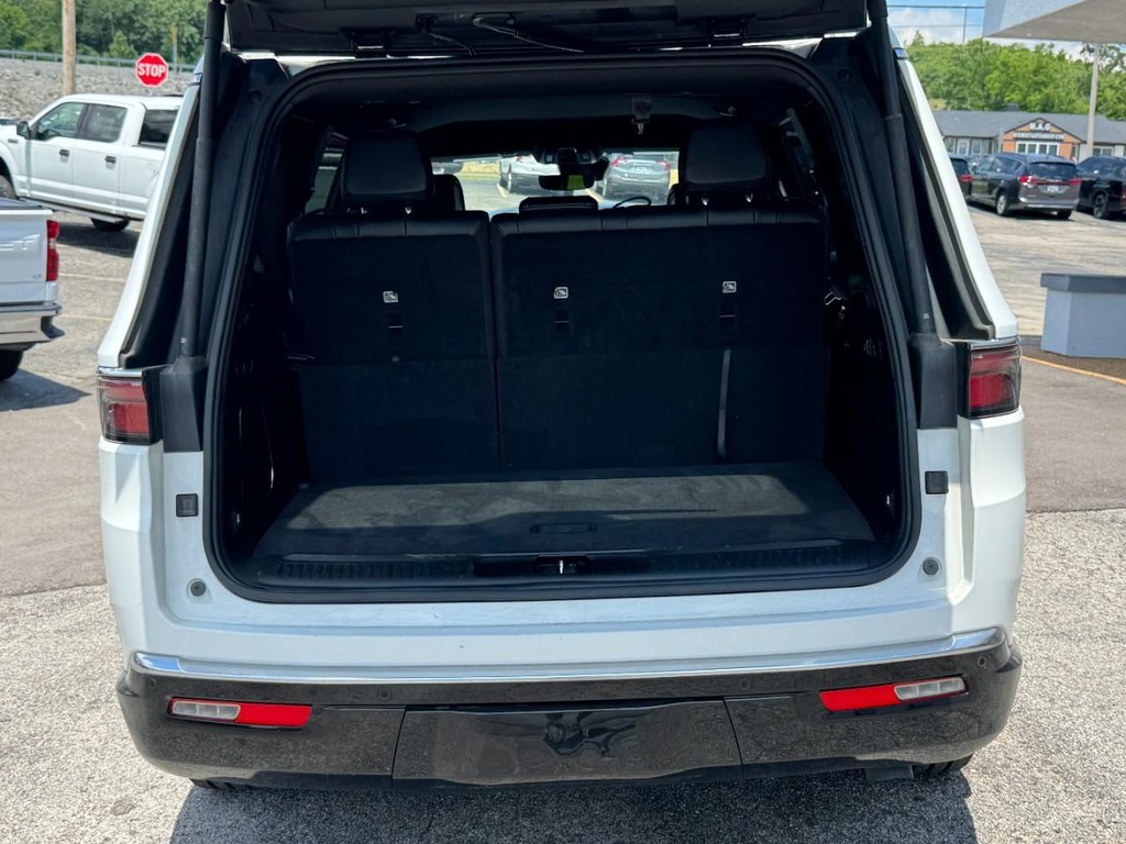 Jeep Wagoneer Vehicle Full-screen Gallery Image 06