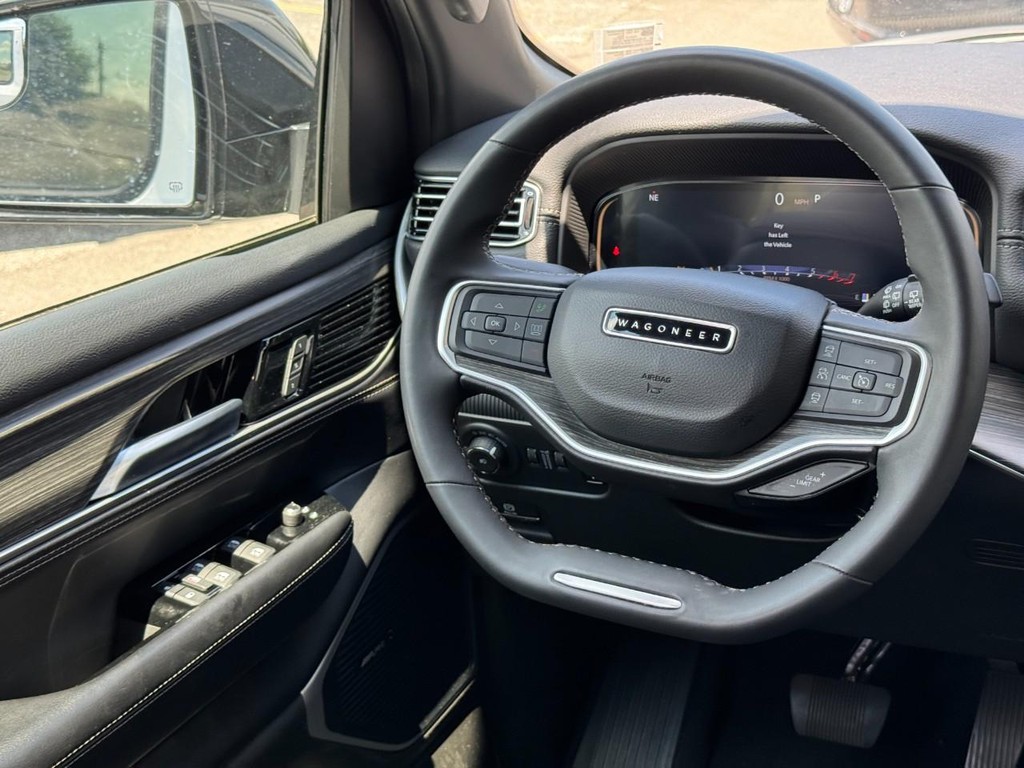 Jeep Wagoneer Vehicle Full-screen Gallery Image 13