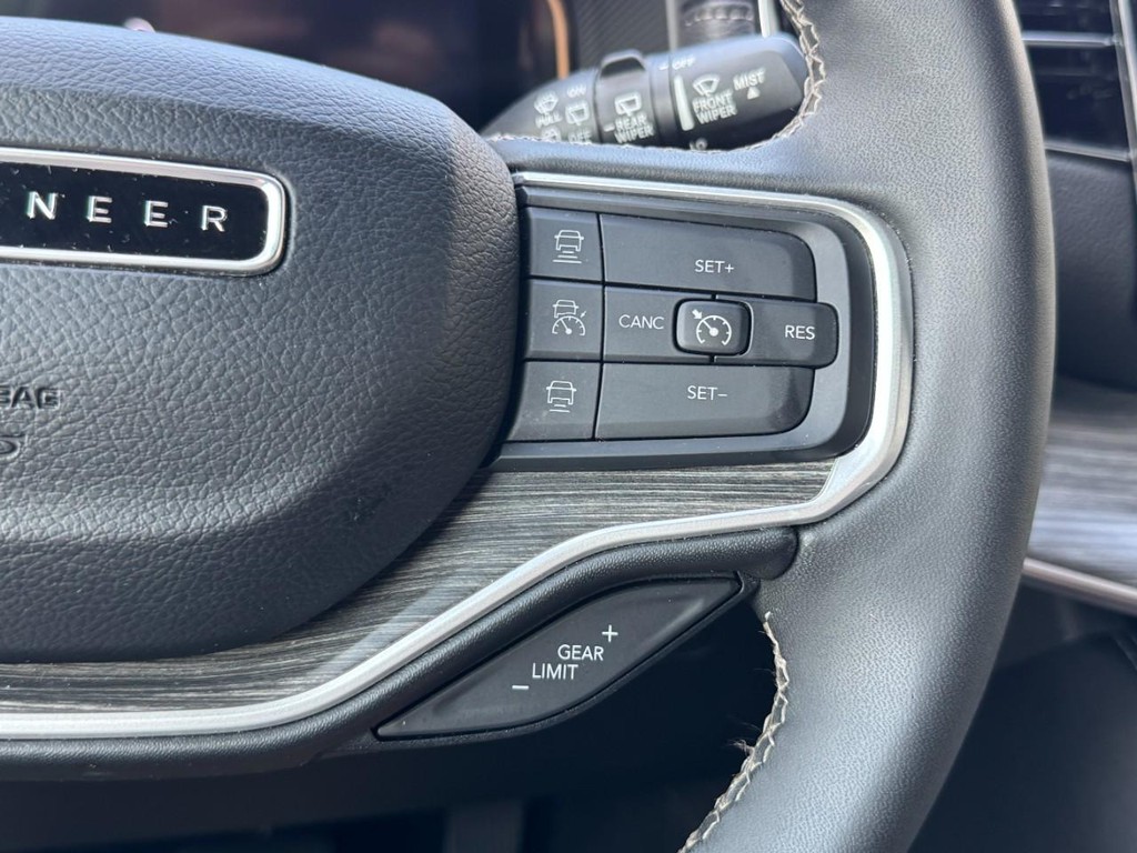 Jeep Wagoneer Vehicle Full-screen Gallery Image 19