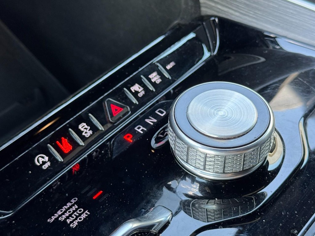 Jeep Wagoneer Vehicle Full-screen Gallery Image 21