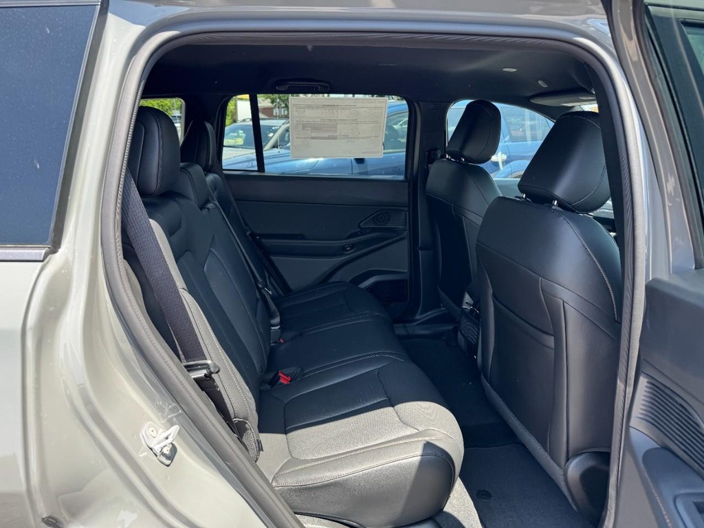 Jeep Cherokee Vehicle Full-screen Gallery Image 06