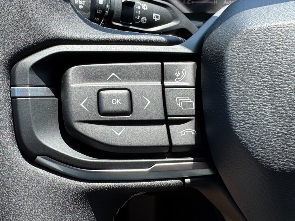 Jeep Cherokee Vehicle Full-screen Gallery Image 12