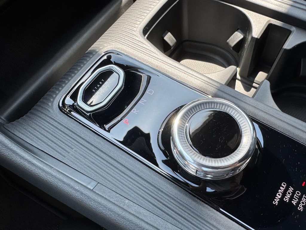 Jeep Cherokee Vehicle Full-screen Gallery Image 14