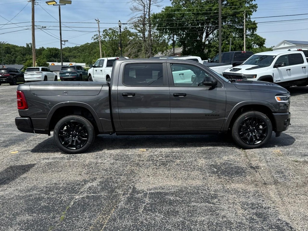 Ram 1500 Vehicle Full-screen Gallery Image 02