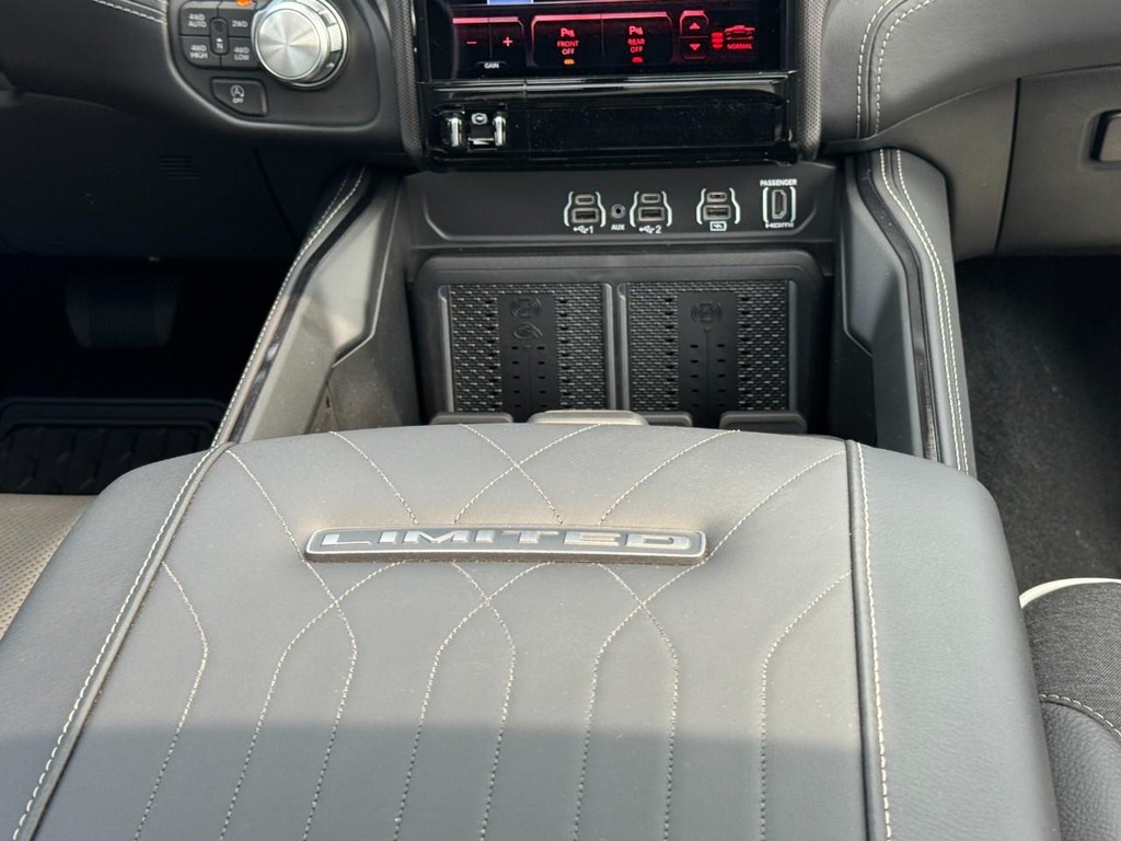 Ram 1500 Vehicle Full-screen Gallery Image 11